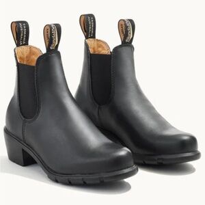 Blundstone Black Leather Chelsea Boots with Branded Pull Tabs 1671 Size 8